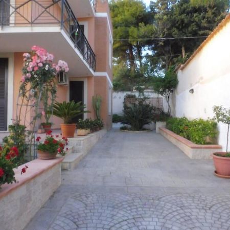 Appartamento In Villa A 100 Metri Dal Mare Fontane Bianche Exteriör bild